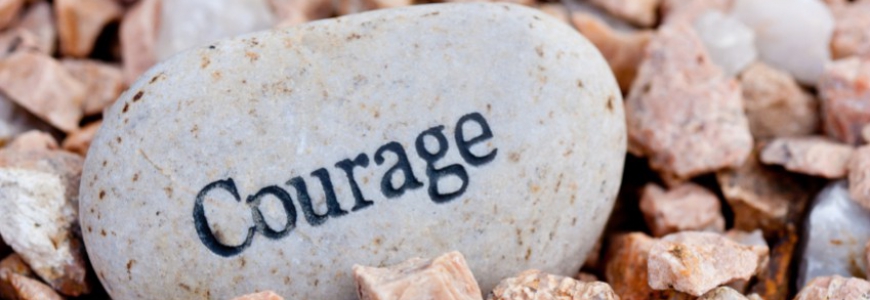 Le courage et la joie au cœur sont deux énormes qualités... 